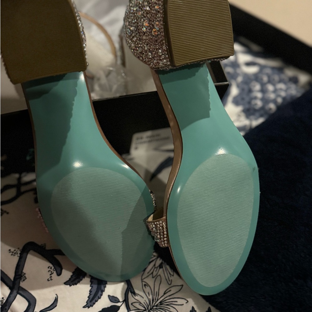 NWT Betsy Johnson Mari shoes. - Picture 2 of 4